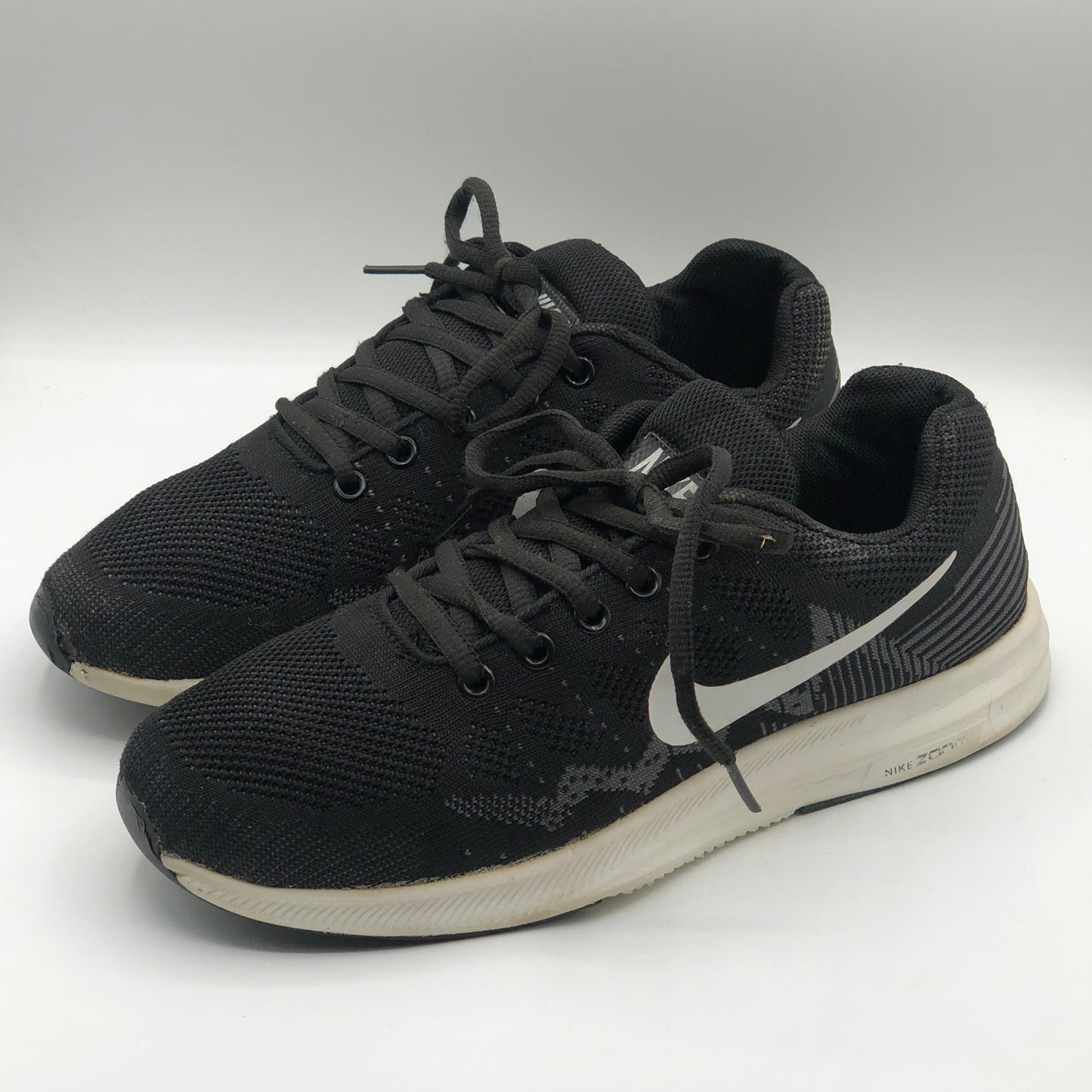 EUR SIZE 40 | NIKE AIR ZOOM SNEAKERS