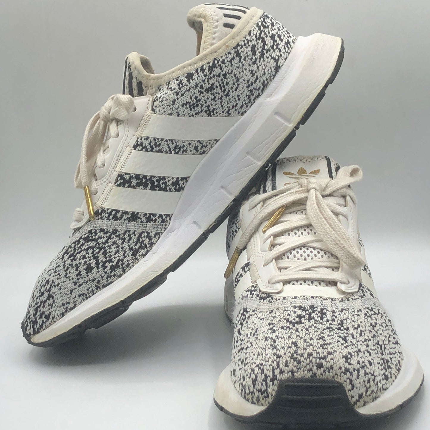 EUR SIZE 40.5 | ADIDAS SWIFT RUN