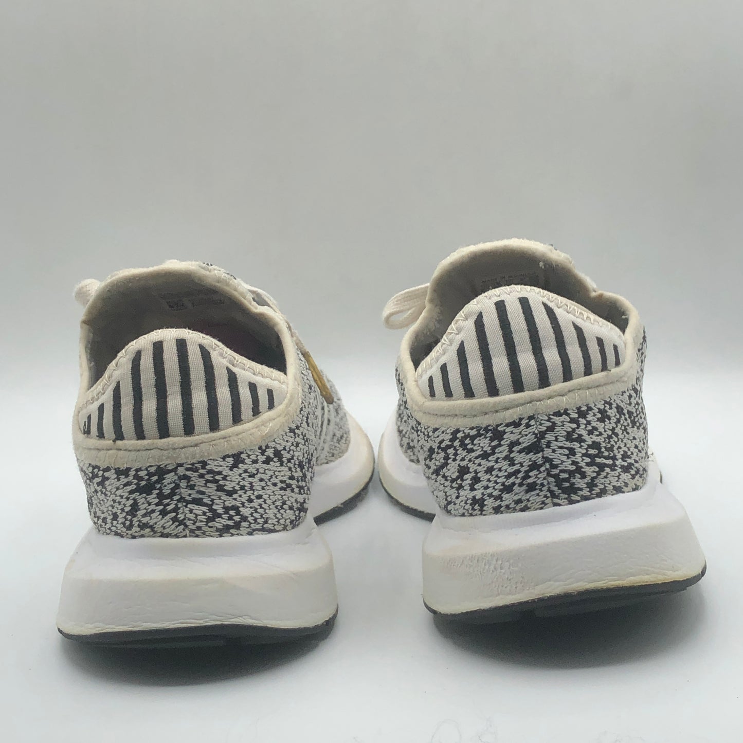 EUR SIZE 40.5 | ADIDAS SWIFT RUN