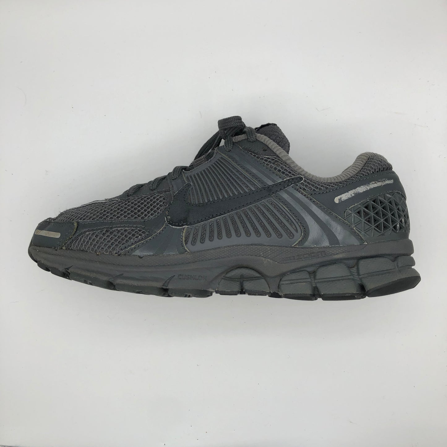 EUR SIZE 39 | NIKE Zoom Vomero 5