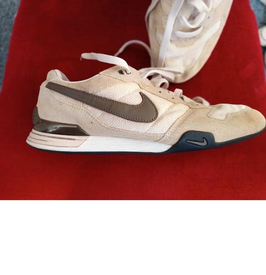 Second hand Nike trainers