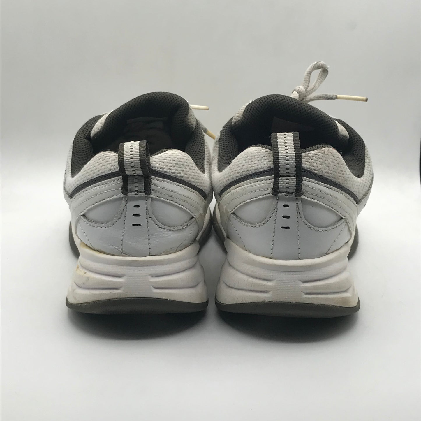 EUR SIZE 42 | New Balance sneakers 609