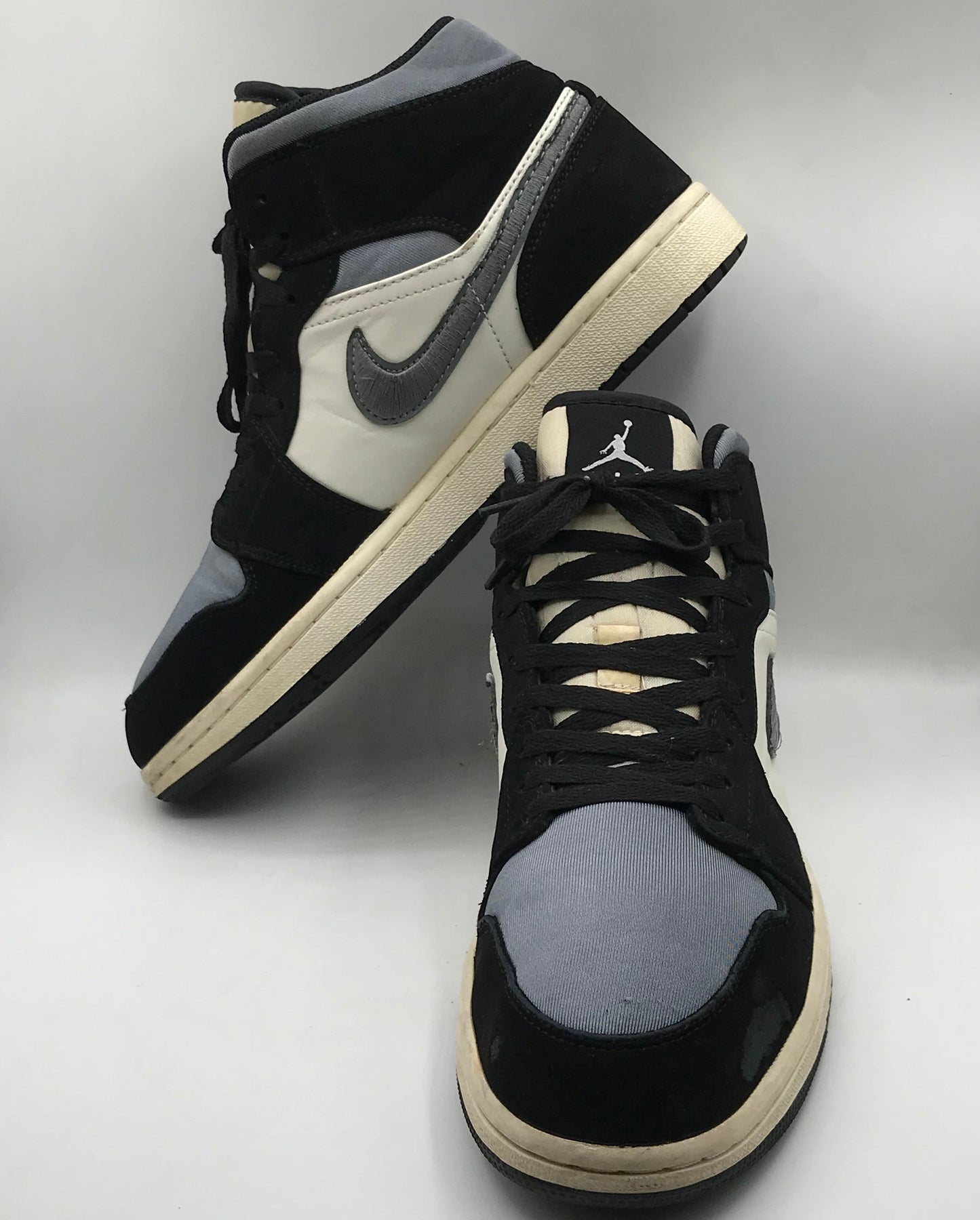EUR SIZE 43 | Nike Air Jordan 1 Mid SE