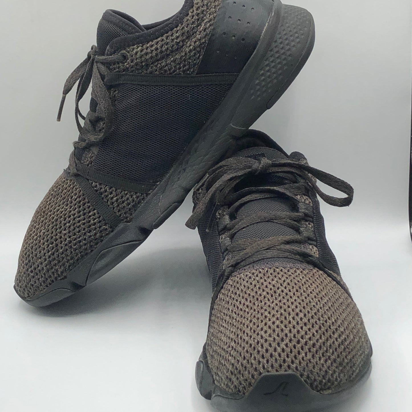 EUR SIZE 44 | MENS SNEAKERS PRELOVED