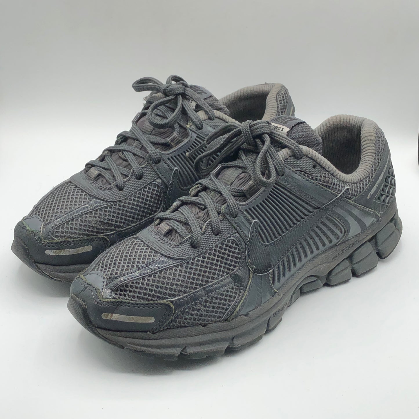 EUR SIZE 39 | NIKE Zoom Vomero 5