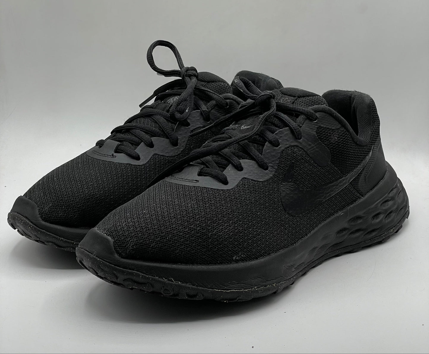 EUR SIZE 39 | Nike Revolution black running shoes.