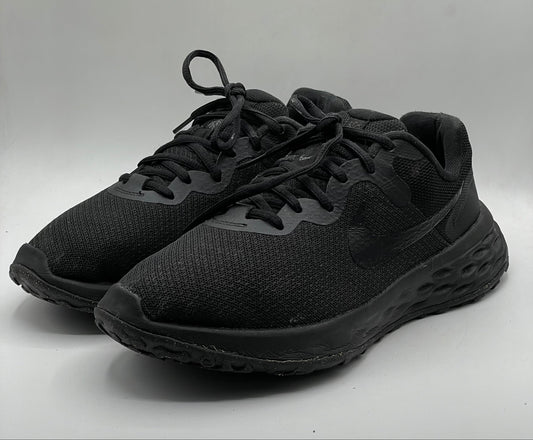 EUR SIZE 39 | Nike Revolution black running shoes.