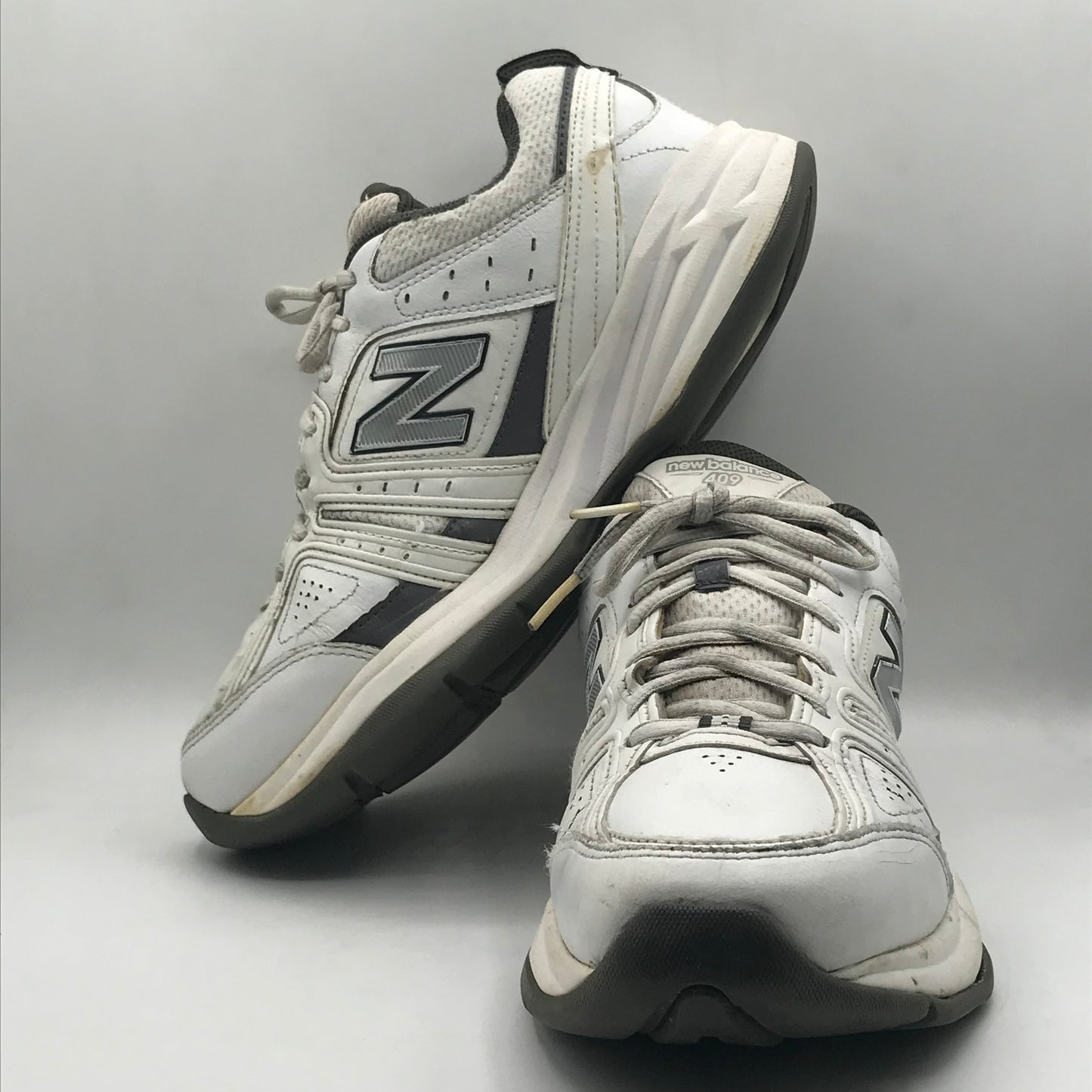 EUR SIZE 42 | New Balance sneakers 609