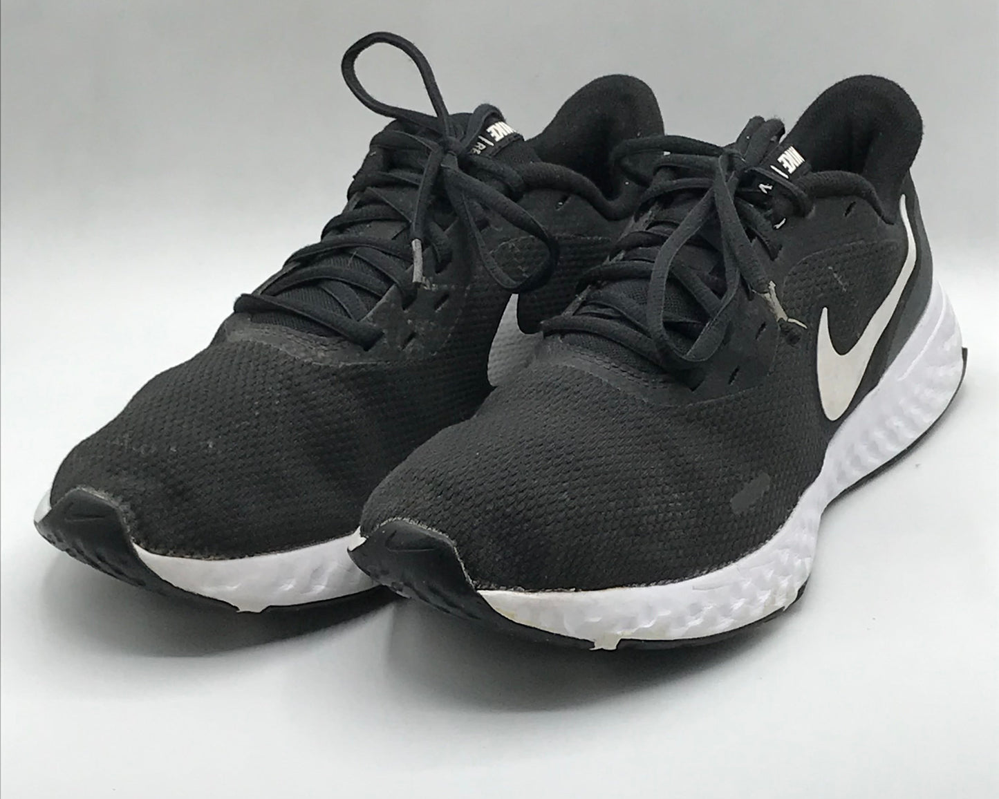 EUR SIZE 43 | Nike Revolution 7