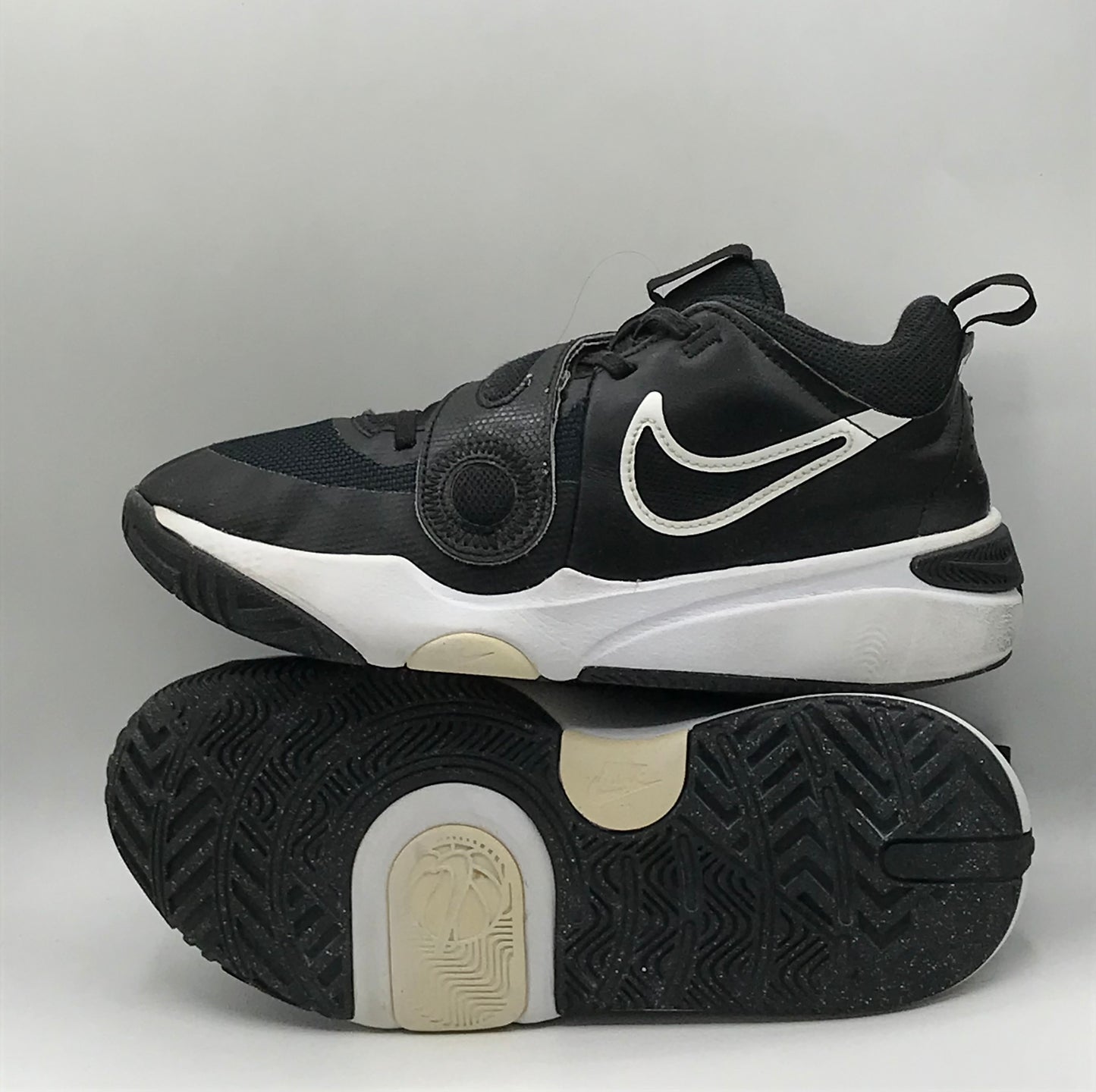EUR SIZE 39 | Nike Team Hustle D 11