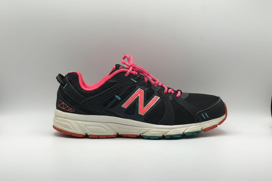 EUR SIZE 40 | New Balance 590 v5 sneaker