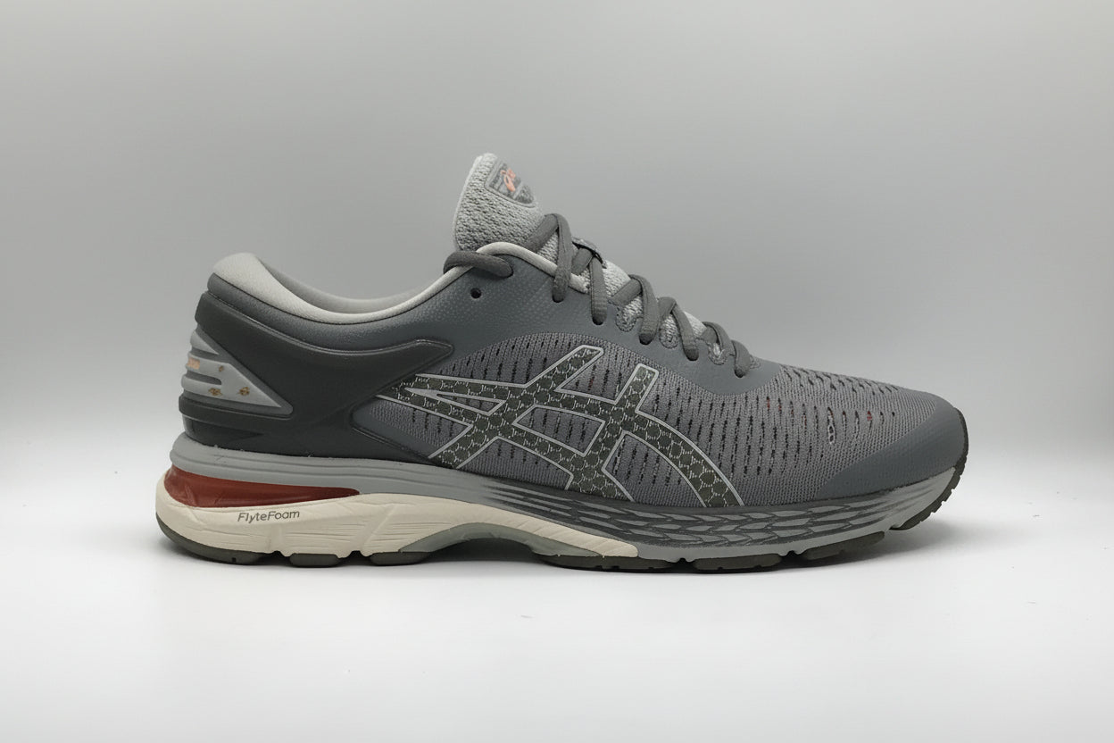 EUR SIZE 40.5 | ASICS GEL-KAYANO 28 Black White