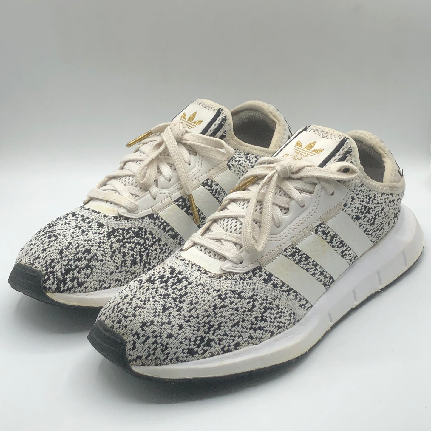 EUR SIZE 40.5 | ADIDAS SWIFT RUN