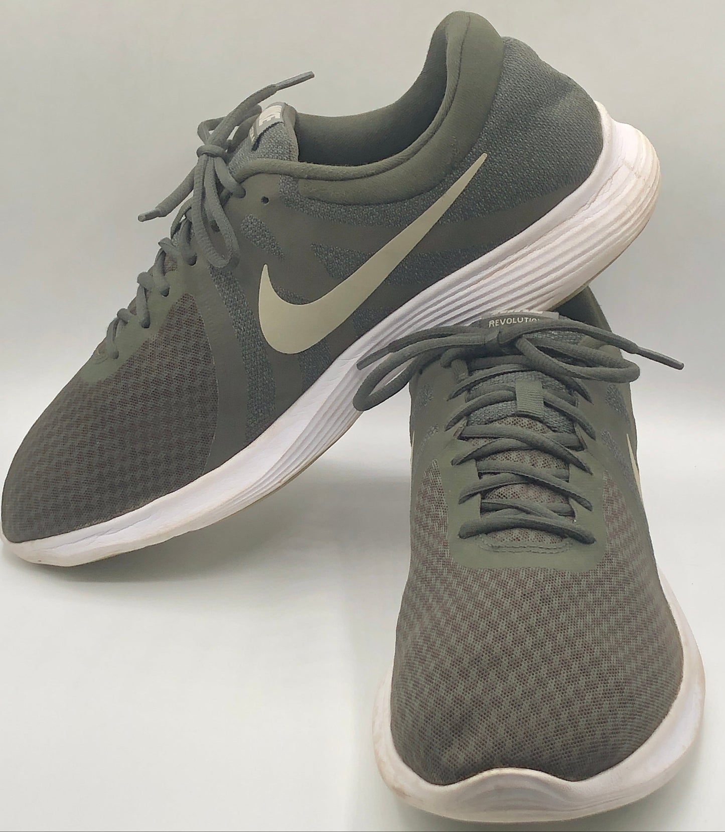 EUR SIZE 48.5 | NIKE Men's Revolution 4 Low Top Mesh Running