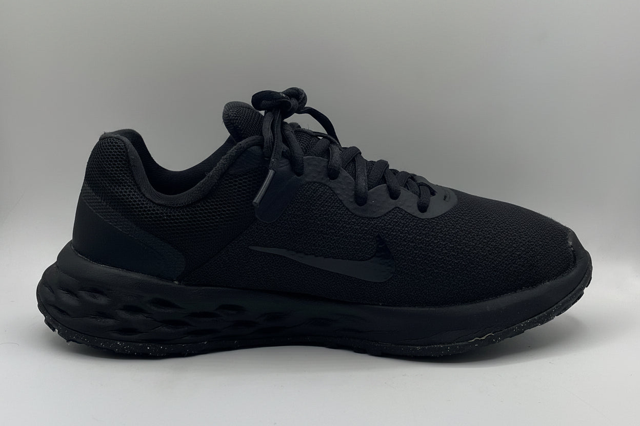 EUR SIZE 39 | Nike Revolution black running shoes.