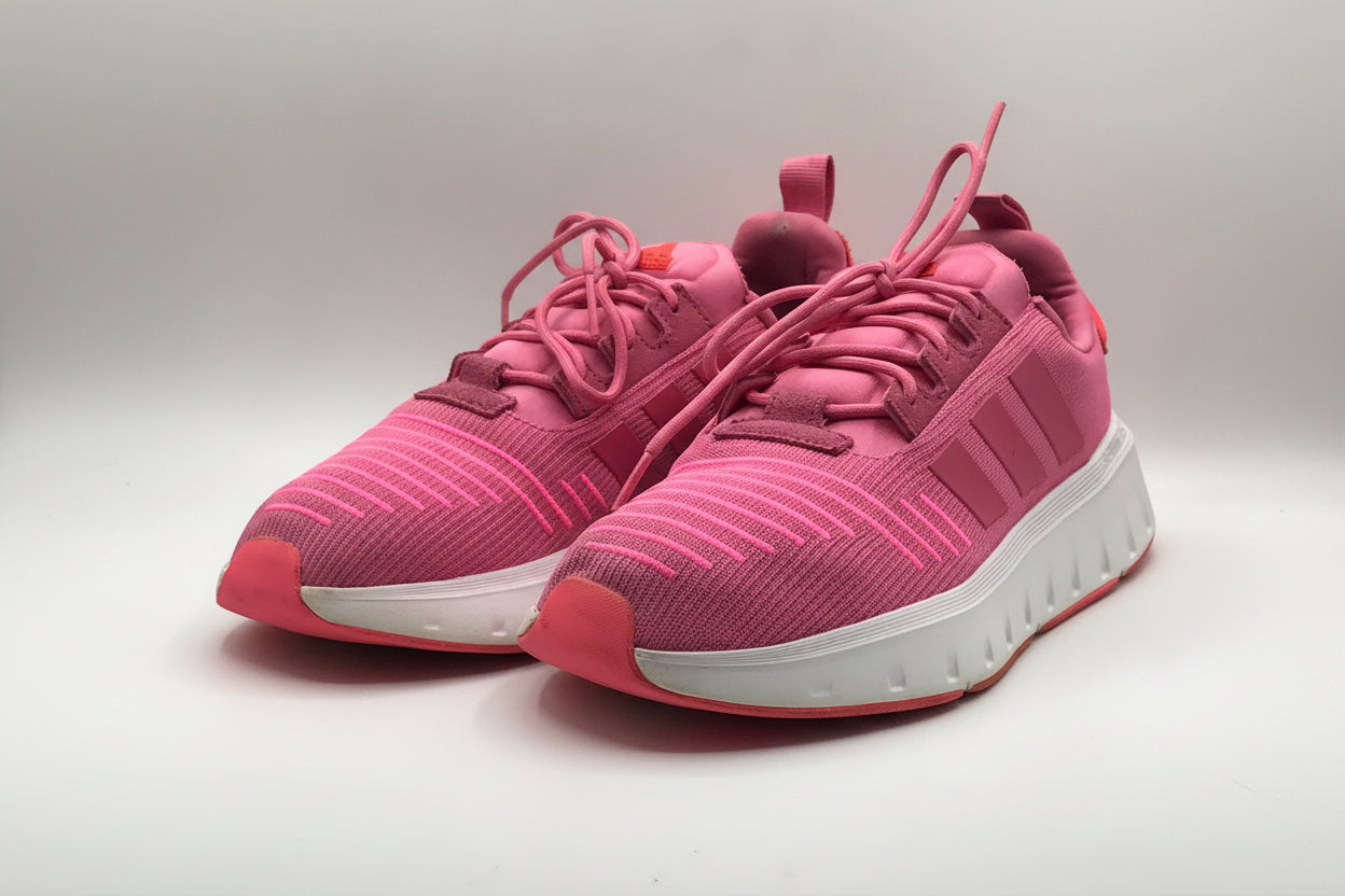 EUR SIZE 41.5 | Adidas Swift Run 2